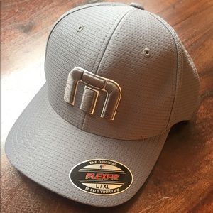 NWT Travis Mathew B-Bahamas FlexFit Golf Hat